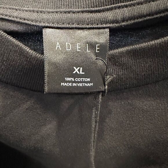 Weekends with Adele Saturn Photo Tee - Picture 4 of 5